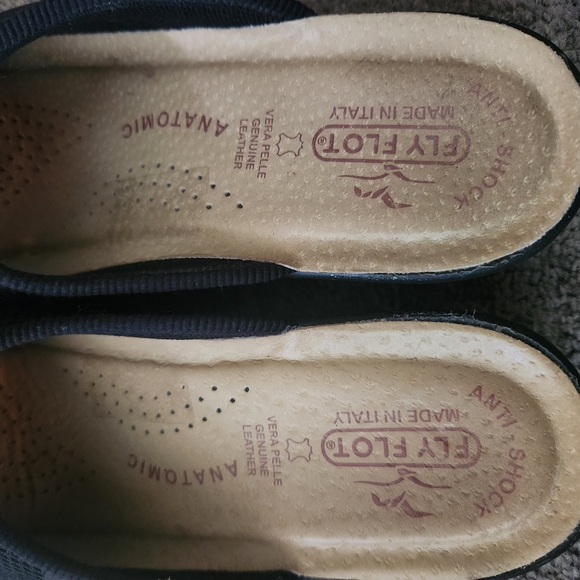 Women's Black Slide Wedge Sandals - Picture 5 of 6